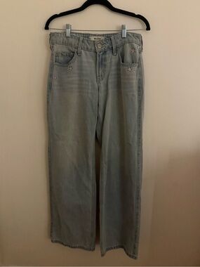 Hollister Light Wash Women’s Jeans with Star Stud Detail